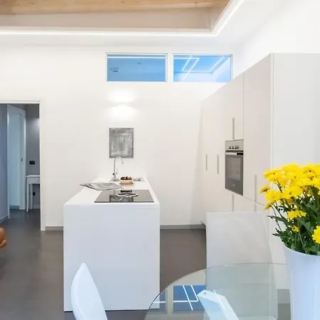 Tommy's Place - Center *