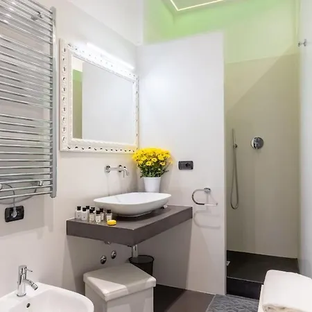 Tommy's Place - Center 코모