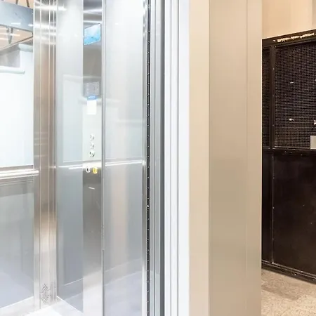 Tommy's Place - Center